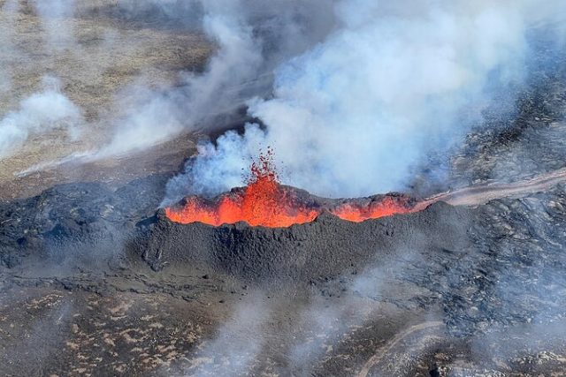 hélicoptère Islande volcan