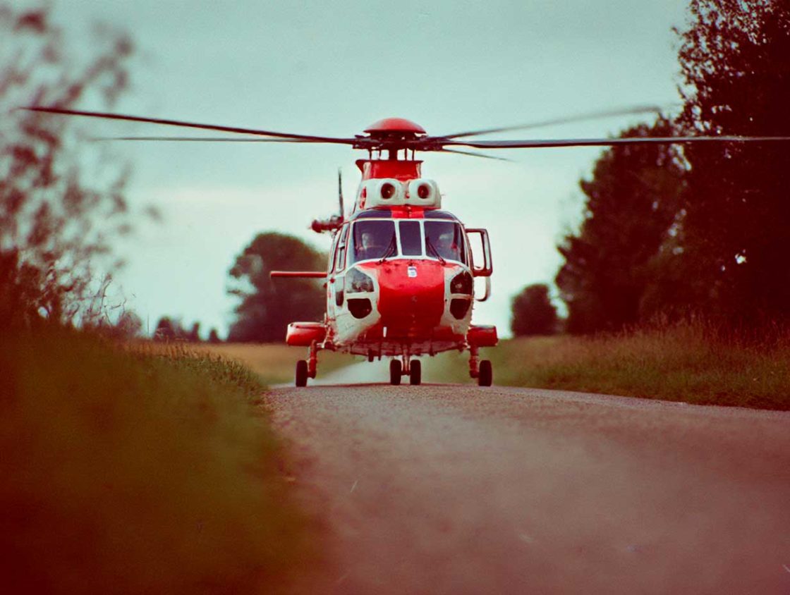Un hélicoptère du SMUR atterrit sur la RN 20 à Ax-les-Thermes
