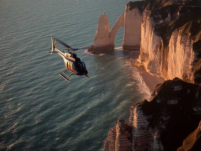 vol en hélicoptère à Etretat