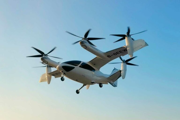 TCab Tech réussit son vol habité E20 et accélère la course eVTOL